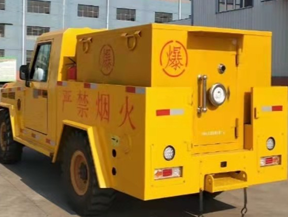 东明凯龙爆破器材运输车：保障爆破任务的安全运行