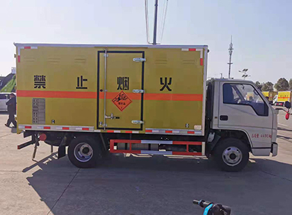 东明爆破器材运输车工人安全操作规范与智能技术保障
